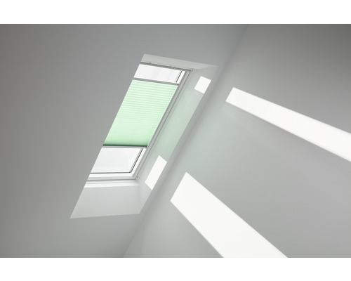 Velux Plissee-Faltstore mint uni manuell FHL C02 1281SWL Dachfenster mit Plissee im Innenraum