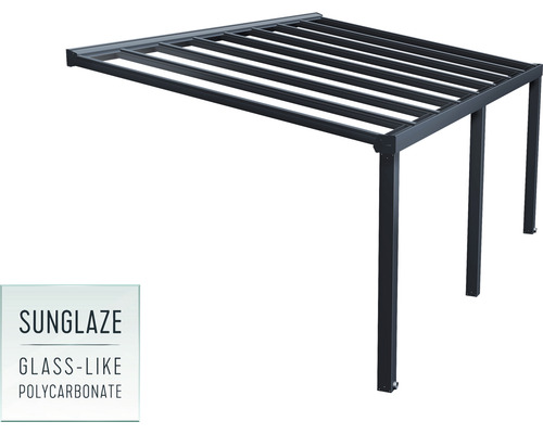 Terrassenüberdachung aus Metall mit Lamellenstruktur