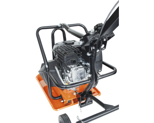 Detailansicht einer Rüttelplatte mit Verbrennungsmotor