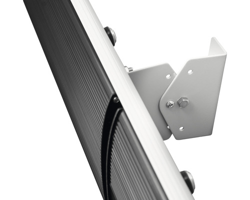 Detailansicht einer Infrarotheizung mit Montagehalterung