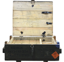 Geöffnete Munitionskiste aus Holz