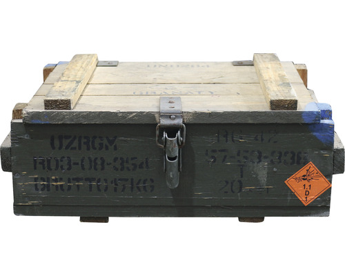 Holzkiste mit Beschriftung und Verschluss