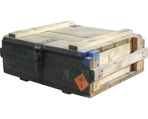 Holzkiste mit Verschluss und Aufdruck