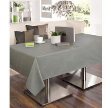 Esstisch mit grauer Tischdecke, dekoriert mit Pflanzen und Geschirr.