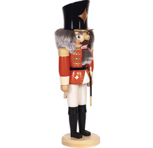 Nussknacker aus Holz mit Uniform und Hut