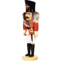 Nussknacker aus Holz mit Uniform und Hut