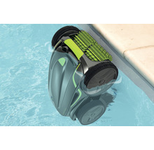 Automatische Schwimmbadreinigungsmaschine im Wasser
