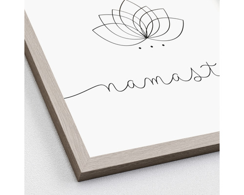 Gerahmtes Bild mit Lotusblüte und dem Schriftzug Namaste