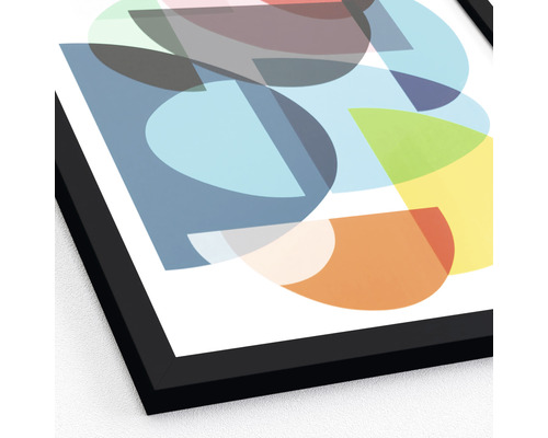Grafikdruck mit geometrischen Formen im Rahmen