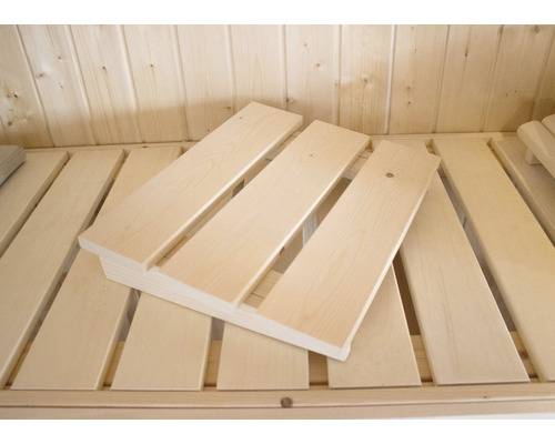 Holzsauna mit Liege und Nackenstütze