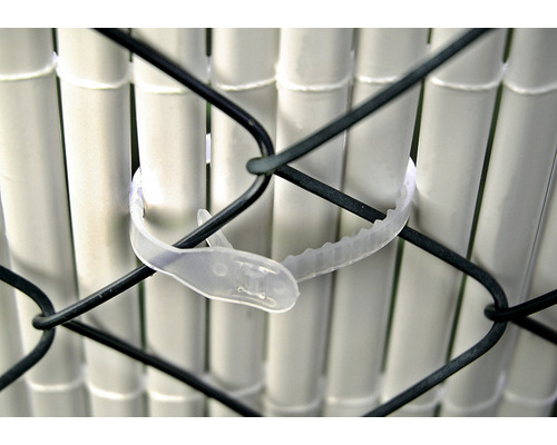 Befestigungsklammer an einem Zaun