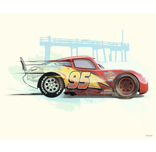 Illustrierte Ansicht von Lightning McQueen mit der Nummer 95 vor einer Brücke.