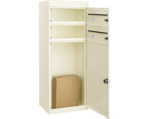 Geöffneter Paketbriefkasten mit Paket