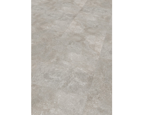 Verlegte Designbodenplatten mit Steinoptik