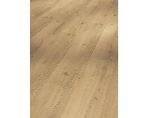 Verlegter Laminatboden in Holzoptik