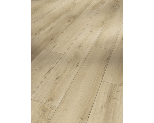 Verlegter Laminatboden mit Holzoptik