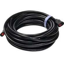 Schwarzes Verlängerungskabel aufgerollt mit zwei Endstücken