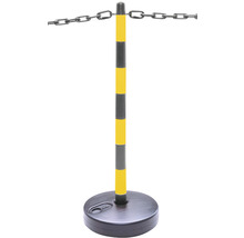 Absperrpfosten mit Kette und Fußplatte
