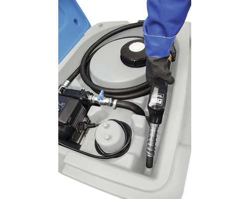 Befüllsystem mit Pumpe, Schlauch und Zapfpistole in einer Transportbox.