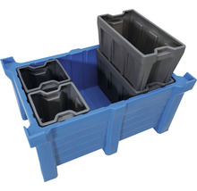Blaues Stapelboxsystem mit grauen Einsätzen