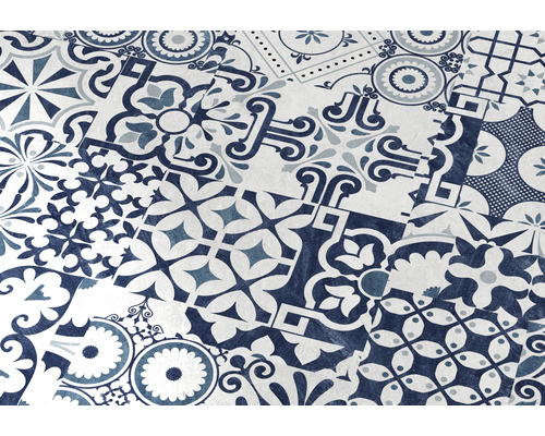 Fliesen mit floralen und geometrischen Mustern