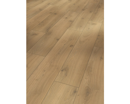 Verlegter Laminatboden mit Holzoptik