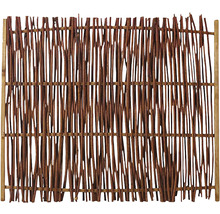 Sichtschutzwand aus Naturweide für den Garten