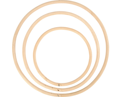 Drei Stickrahmen aus Holz in verschiedenen Größen