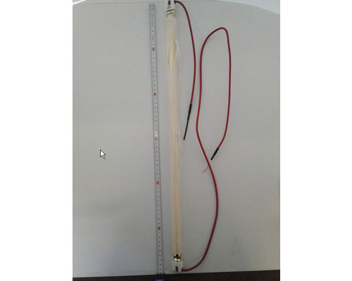 Heizkabel mit Thermostat neben einem Messstab