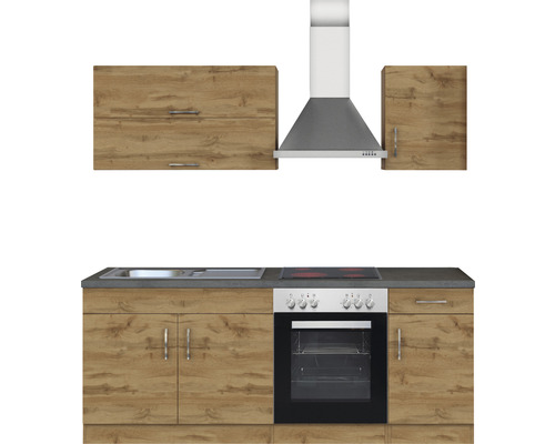 Küchenzeile mit Hängeschränken, Dunstabzugshaube, Spüle, Kochfeld und Backofen