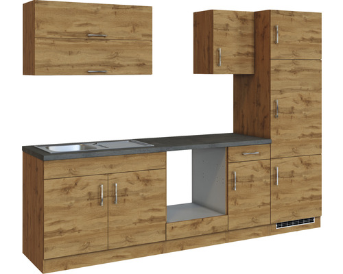 Moderne Küchenzeile mit Spüle, Arbeitsplatte und Schränken in Holzoptik