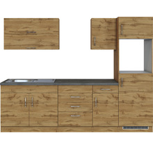 Küchenzeile mit Spüle und Ober- und Unterschränken im Holzdesign