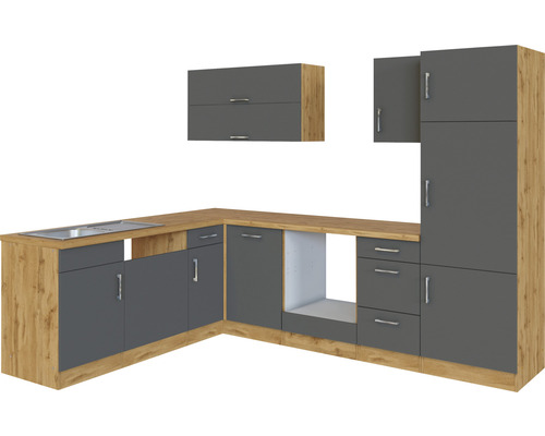 Moderne Einbauküche mit Spüle, Hängeschränken und Arbeitsplatte in Holzoptik