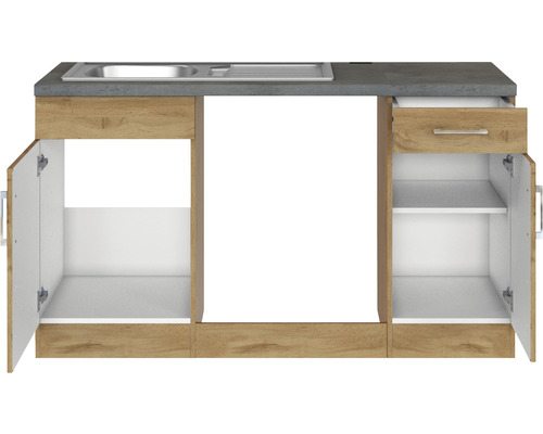 Küchenzeile mit Spüle, Schublade und Stauraum hinter Türen