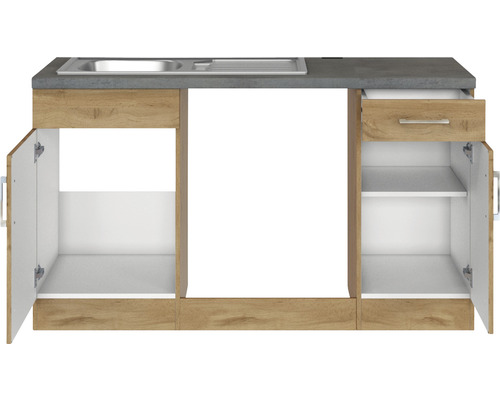 Küchenspüle mit Arbeitsplatte und offenem Unterschrank