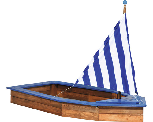 Sandkasten in Bootsform mit blau-weiß gestreiftem Segel