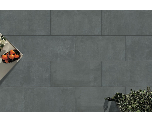 Graue Bodenfliesen mit Pflanzen und Früchten