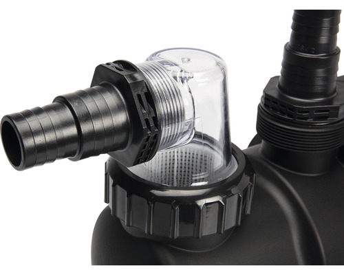 Detailansicht einer Teichpumpe mit Vorfilter