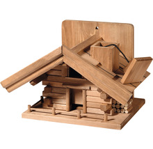 Vogelhaus aus Holz im Blockhausstil