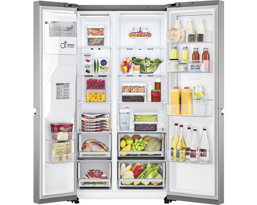 Geöffneter Side by Side Kühlschrank mit Lebensmitteln