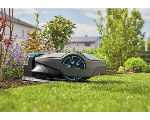 Gardena Mähroboter auf einer Rasenfläche