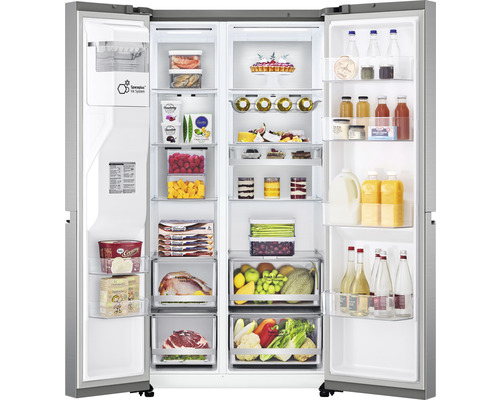 Geöffneter Side-by-Side Kühlschrank mit Lebensmitteln