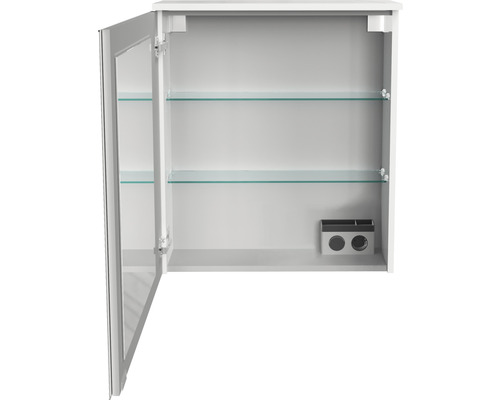 Offener weißer Spiegelschrank mit zwei Glasböden und Steckdosenelement.