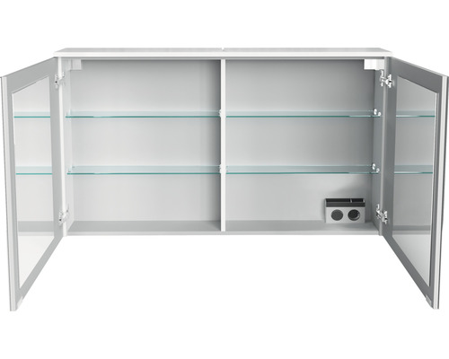 Geöffneter Badezimmerspiegelschrank mit Glasablagen