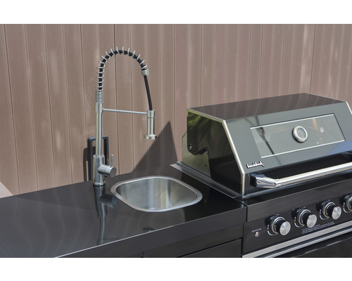 Außenküche mit Spüle und Wasserhahn