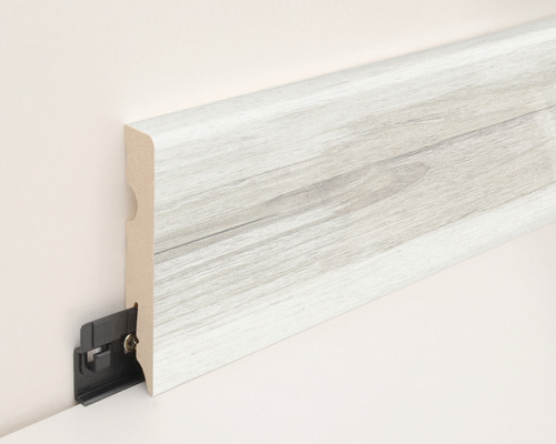 Sockelleiste mit Holzstruktur und Befestigungsclip