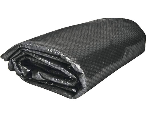 Aufgerollte Poolabdeckung zum Schutz des Schwimmbeckens