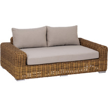 Geflochtenes Outdoor Sofa mit zwei Sitzplätzen und Kissen
