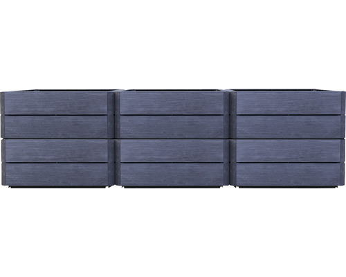 Drei nebeneinander stehende Pflanzkästen aus Holz