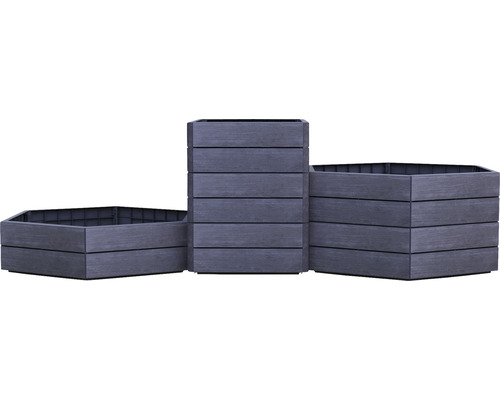 Drei Pflanzkästen aus Holz in unterschiedlichen Größen